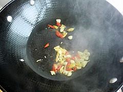 泡椒肥肠怎么做，泡椒肥肠怎么做好吃，泡椒肥肠做法