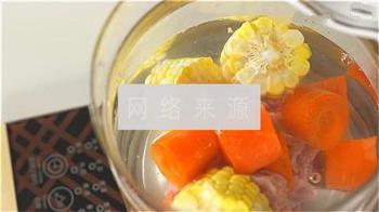 胡萝卜玉米排骨汤怎么做，胡萝卜玉米排骨汤怎么做好吃，胡萝卜玉米排骨汤做法