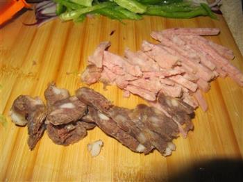 风味肠披萨怎么做，风味肠披萨怎么做好吃，风味肠披萨做法