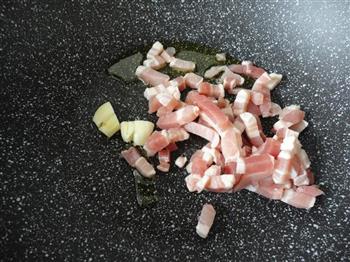 腊肉薄荷杏仁意面怎么做，腊肉薄荷杏仁意面怎么做好吃，腊肉薄荷杏仁意面做法