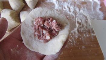 土豆香肠饼怎么做，土豆香肠饼怎么做好吃，土豆香肠饼做法