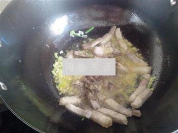 酸菜炖土豆怎么做，酸菜炖土豆怎么做好吃，酸菜炖土豆做法