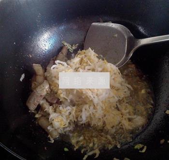 酸菜炖土豆怎么做，酸菜炖土豆怎么做好吃，酸菜炖土豆做法