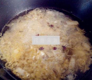 酸菜炖土豆怎么做，酸菜炖土豆怎么做好吃，酸菜炖土豆做法