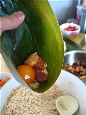 咸蛋黄五花肉粽怎么做，咸蛋黄五花肉粽怎么做好吃，咸蛋黄五花肉粽做法