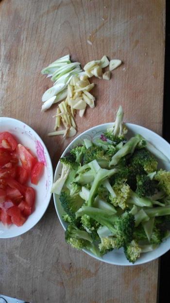 素炒西兰花怎么做，素炒西兰花怎么做好吃，素炒西兰花做法
