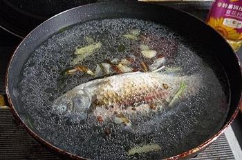 鲜美鱼汤小火锅怎么做，鲜美鱼汤小火锅怎么做好吃，鲜美鱼汤小火锅做法
