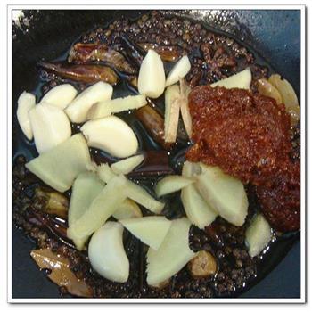 麻辣鸡火锅怎么做，麻辣鸡火锅怎么做好吃，麻辣鸡火锅做法