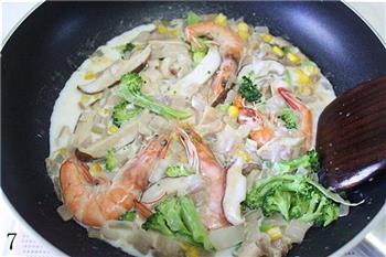 鲜虾椰浆焗意面怎么做，鲜虾椰浆焗意面怎么做好吃，鲜虾椰浆焗意面做法