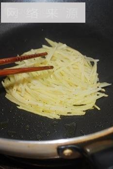 土豆煎饼怎么做，土豆煎饼怎么做好吃，土豆煎饼做法