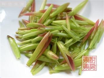 椒盐黄桷树芽怎么做，椒盐黄桷树芽怎么做好吃，椒盐黄桷树芽做法