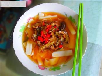 香菇肉丝汤年糕怎么做，香菇肉丝汤年糕怎么做好吃，香菇肉丝汤年糕做法