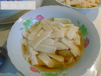 香菇肉丝汤年糕怎么做，香菇肉丝汤年糕怎么做好吃，香菇肉丝汤年糕做法