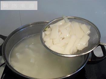 香菇肉丝汤年糕怎么做，香菇肉丝汤年糕怎么做好吃，香菇肉丝汤年糕做法