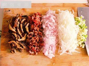香菇肉丝汤年糕怎么做，香菇肉丝汤年糕怎么做好吃，香菇肉丝汤年糕做法