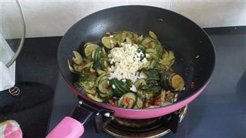 开胃下饭 糖醋酸辣黄瓜怎么做，开胃下饭 糖醋酸辣黄瓜怎么做好吃，开胃下饭 糖醋酸辣黄瓜做法