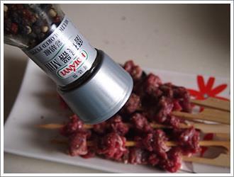 煎烤麻辣孜然牛肉串怎么做，煎烤麻辣孜然牛肉串怎么做好吃，煎烤麻辣孜然牛肉串做法
