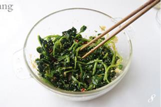 芝麻枸杞拌菠菜怎么做，芝麻枸杞拌菠菜怎么做好吃，芝麻枸杞拌菠菜做法