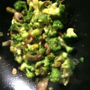 炝炒西兰花怎么做，炝炒西兰花怎么做好吃，炝炒西兰花做法