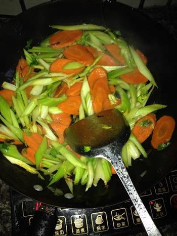 素炒芹菜红萝卜怎么做，素炒芹菜红萝卜怎么做好吃，素炒芹菜红萝卜做法
