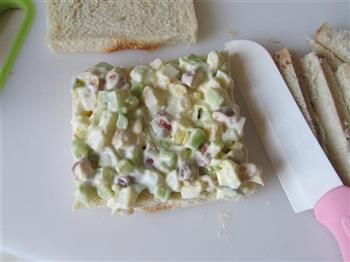 鸡蛋三明治怎么做，鸡蛋三明治怎么做好吃，鸡蛋三明治做法