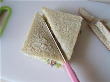 鸡蛋三明治怎么做，鸡蛋三明治怎么做好吃，鸡蛋三明治做法