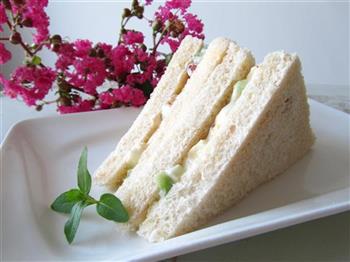 鸡蛋三明治怎么做，鸡蛋三明治怎么做好吃，鸡蛋三明治做法