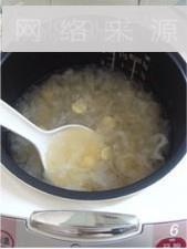 糖桂花鲜莲雪耳羹怎么做，糖桂花鲜莲雪耳羹怎么做好吃，糖桂花鲜莲雪耳羹做法