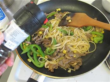 黑椒牛柳炒意面怎么做，黑椒牛柳炒意面怎么做好吃，黑椒牛柳炒意面做法