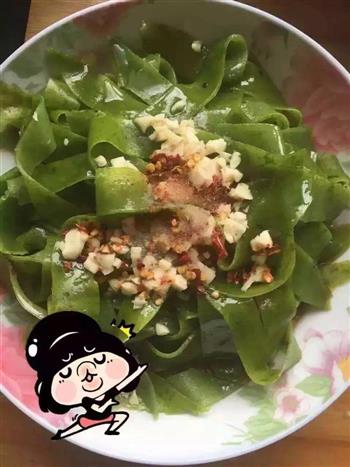 菠菜凉皮怎么做，菠菜凉皮怎么做好吃，菠菜凉皮做法