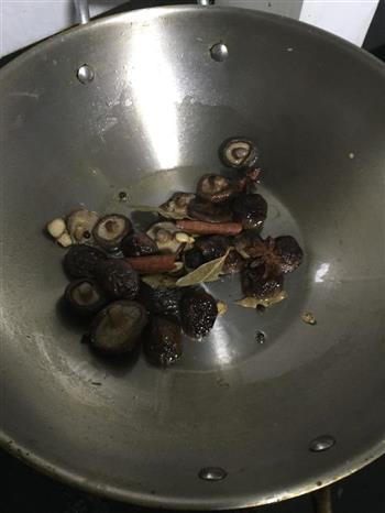 香菇卤面筋怎么做，香菇卤面筋怎么做好吃，香菇卤面筋做法