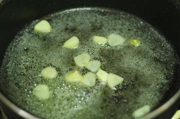 黑胡椒苹果牛肉粒怎么做，黑胡椒苹果牛肉粒怎么做好吃，黑胡椒苹果牛肉粒做法
