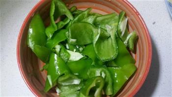 尖椒炒豆皮怎么做，尖椒炒豆皮怎么做好吃，尖椒炒豆皮做法