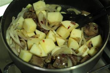 黑胡椒苹果牛肉粒怎么做，黑胡椒苹果牛肉粒怎么做好吃，黑胡椒苹果牛肉粒做法