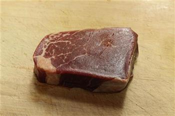黑胡椒苹果牛肉粒怎么做，黑胡椒苹果牛肉粒怎么做好吃，黑胡椒苹果牛肉粒做法