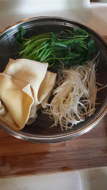素食主义-菠菜拌豆皮怎么做，素食主义-菠菜拌豆皮怎么做好吃，素食主义-菠菜拌豆皮做法