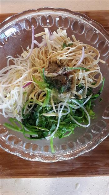 素食主义-菠菜拌豆皮怎么做，素食主义-菠菜拌豆皮怎么做好吃，素食主义-菠菜拌豆皮做法