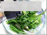 黑豆黑芝麻小鱼干凉拌菠菜怎么做，黑豆黑芝麻小鱼干凉拌菠菜怎么做好吃，黑豆黑芝麻小鱼干凉拌菠菜做法