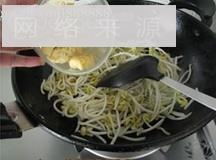 油豆腐炒豆芽怎么做，油豆腐炒豆芽怎么做好吃，油豆腐炒豆芽做法