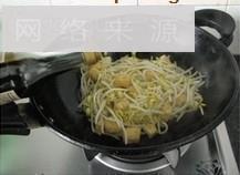 油豆腐炒豆芽怎么做，油豆腐炒豆芽怎么做好吃，油豆腐炒豆芽做法