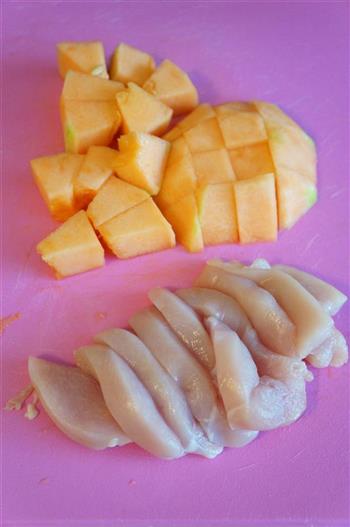 蜜瓜椰丝鸡肉沙拉怎么做，蜜瓜椰丝鸡肉沙拉怎么做好吃，蜜瓜椰丝鸡肉沙拉做法