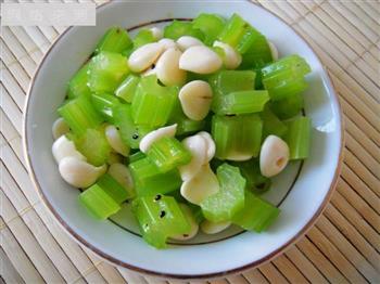 我爱清爽-杏仁芹菜怎么做，我爱清爽-杏仁芹菜怎么做好吃，我爱清爽-杏仁芹菜做法