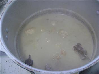 腊排汤锅怎么做，腊排汤锅怎么做好吃，腊排汤锅做法