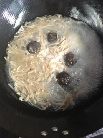 金针菇肉丸鸡蛋汤怎么做，金针菇肉丸鸡蛋汤怎么做好吃，金针菇肉丸鸡蛋汤做法
