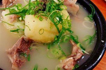 土豆排骨汤怎么做，土豆排骨汤怎么做好吃，土豆排骨汤做法