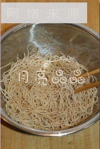 海鲜炒米粉怎么做，海鲜炒米粉怎么做好吃，海鲜炒米粉做法