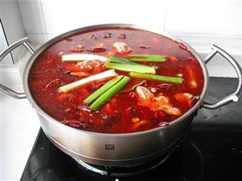 麻辣排骨鲫鱼火锅怎么做，麻辣排骨鲫鱼火锅怎么做好吃，麻辣排骨鲫鱼火锅做法