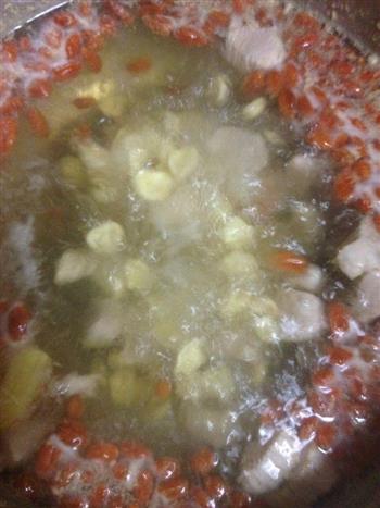 枸杞莲子瘦肉汤怎么做，枸杞莲子瘦肉汤怎么做好吃，枸杞莲子瘦肉汤做法