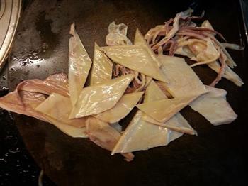 韭菜炒土鱿怎么做，韭菜炒土鱿怎么做好吃，韭菜炒土鱿做法