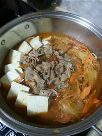 泡菜牛肉锅怎么做，泡菜牛肉锅怎么做好吃，泡菜牛肉锅做法